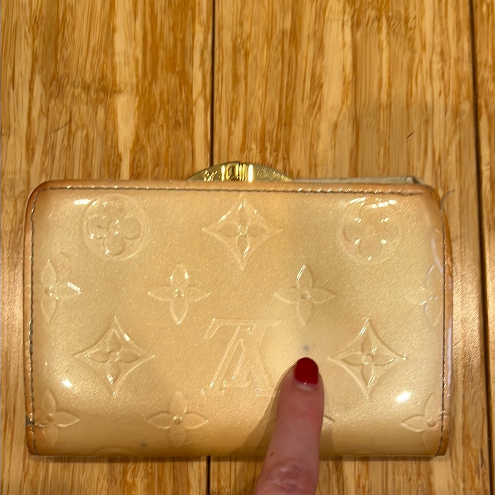 Louis Vuitton Vernis Kisslock Wallet - Picture 4 of 12